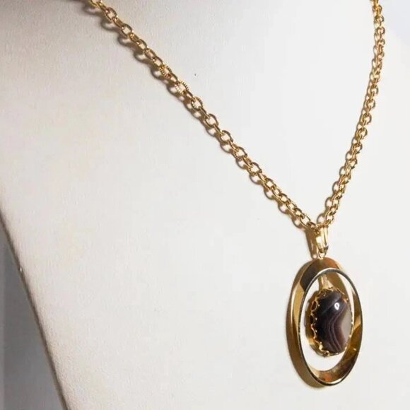 Vintage Gold Tone Pendant Necklace w/ Black Banded Agate – 18" Chain - Picture 3 of 5